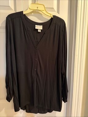 Ava & Viv Black Button-Placket V-Neck Tunic